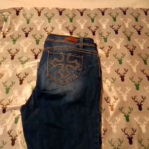 Roalty ladies mid rise capris